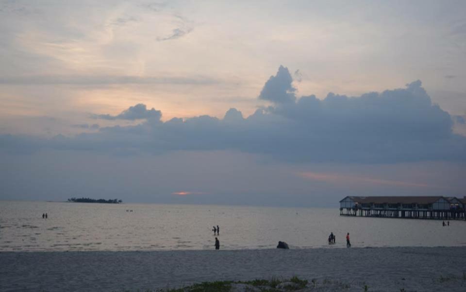 Cozy Seaview Glory Beach Resort Anc Port Dickson Exterior photo