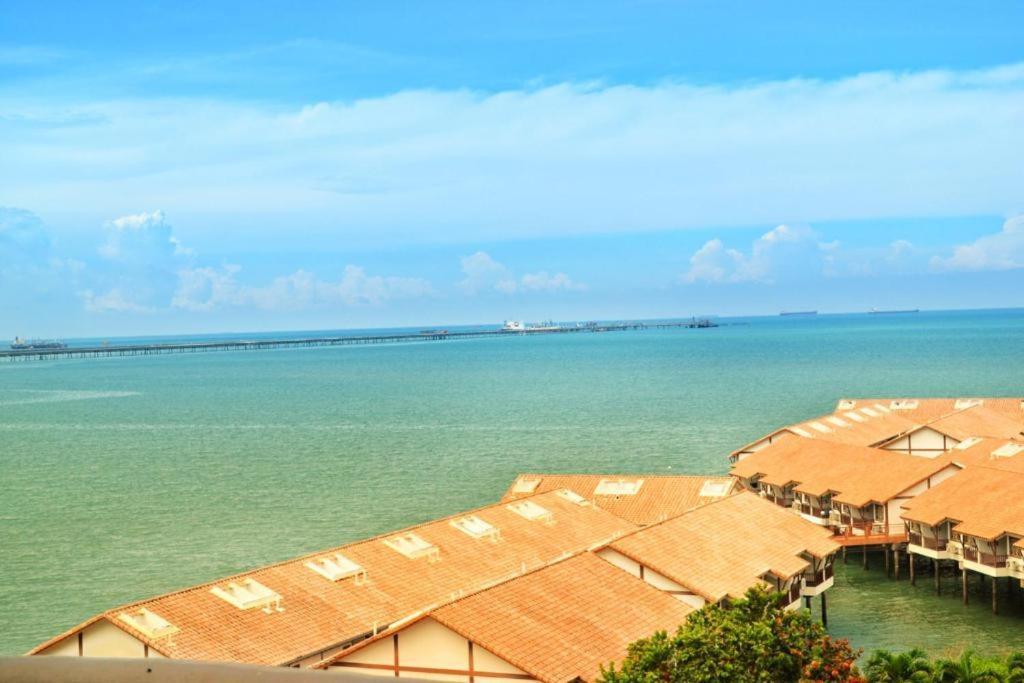 Cozy Seaview Glory Beach Resort Anc Port Dickson Exterior photo