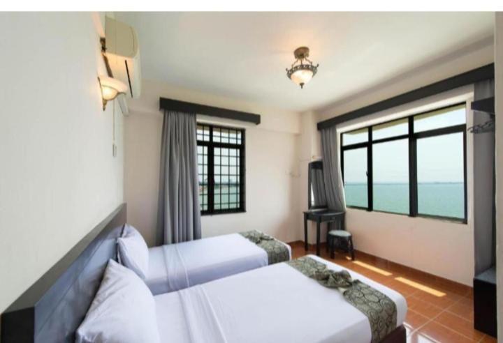 Cozy Seaview Glory Beach Resort Anc Port Dickson Exterior photo